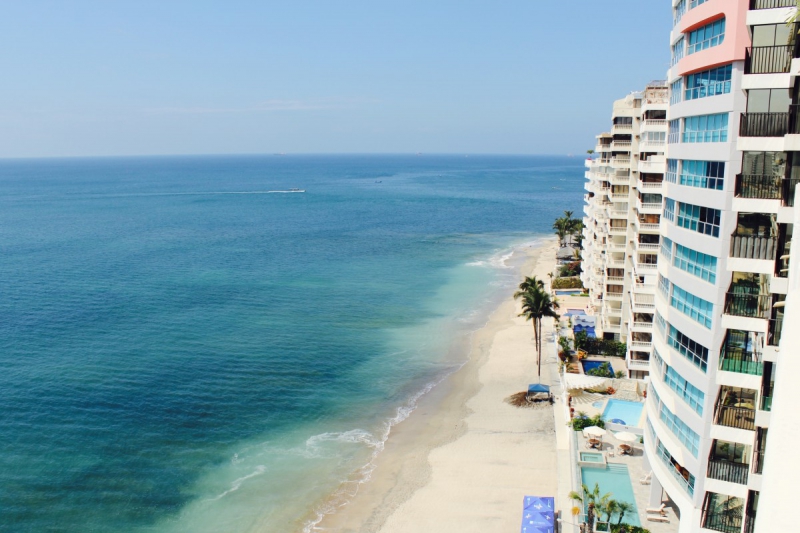 chambre-hote-LE BAR SUR LOUP-min_beach_ocean_shore_hotel_palm_tree-33726